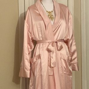 Victoria’s Secret Pink Fleece Lined Satin Robe M/L